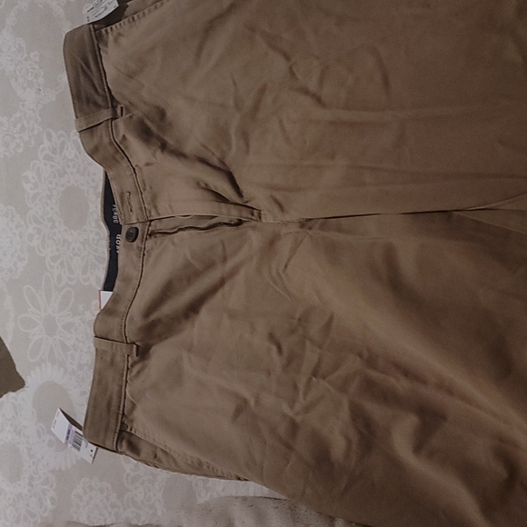 Izod Kaki pants 38x34L - Picture 3 of 4